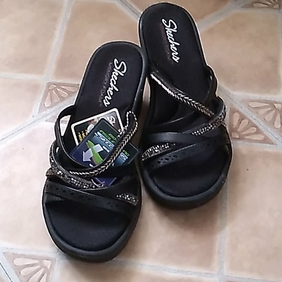 Skechers Sandals - Picture 2 of 4